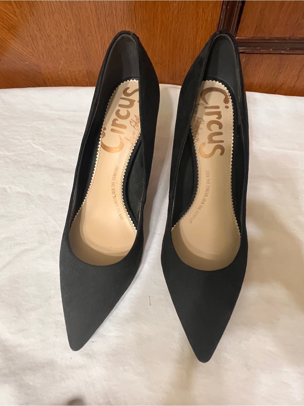 Circus by Sam Edelman Black Pointed Toe Pumps - Suede Look - size 8